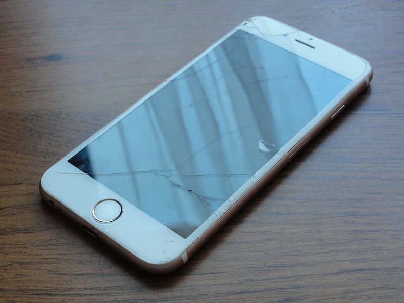 pavouk na displeji iphone