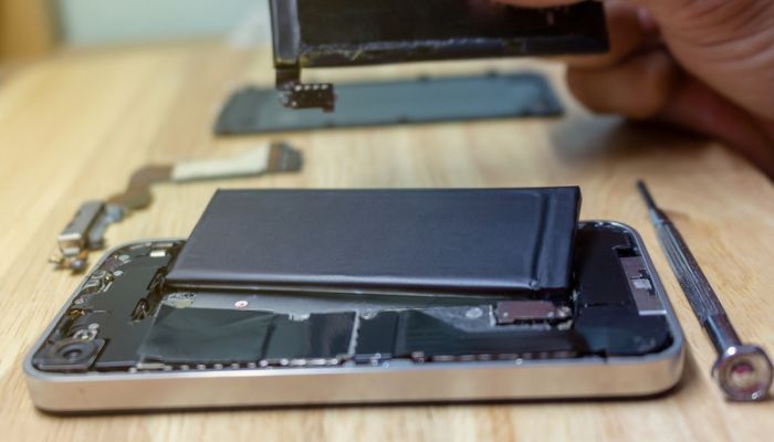 Oprava iPhonu a domácí výměna baterie?