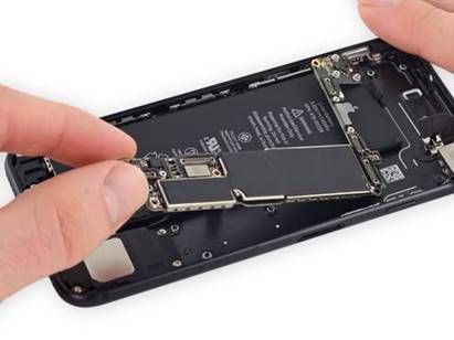 iPhone se nenabíjí do 100%