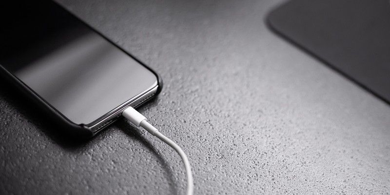 Nefunkční konektor – telefon nenabíjí
