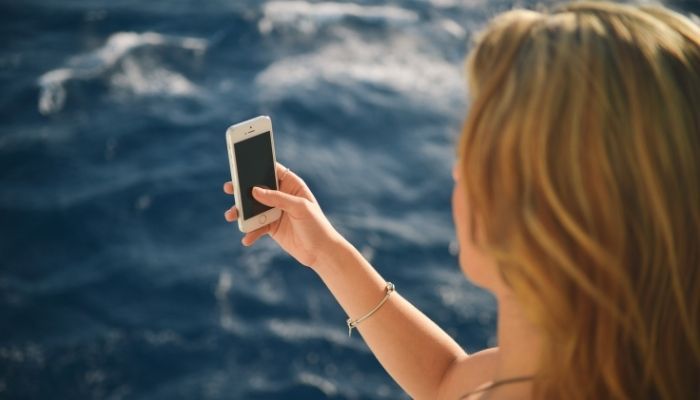 Telefon hlásí "detekována kapalina"